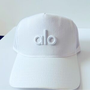 - Brand new ALO Yoga-DISTRICT TRUCKER HAT- White hat